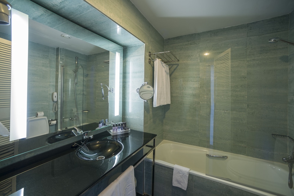 Junior Suite, Sea View (2 Adults + 2 Children) - Photo 2