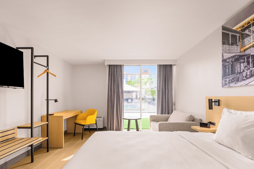 One King Bed, Suite Deluxe, Non-Smoking