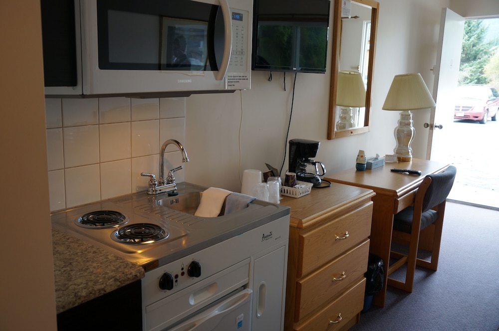 Kitchenette 2 Queen Beds photo 2