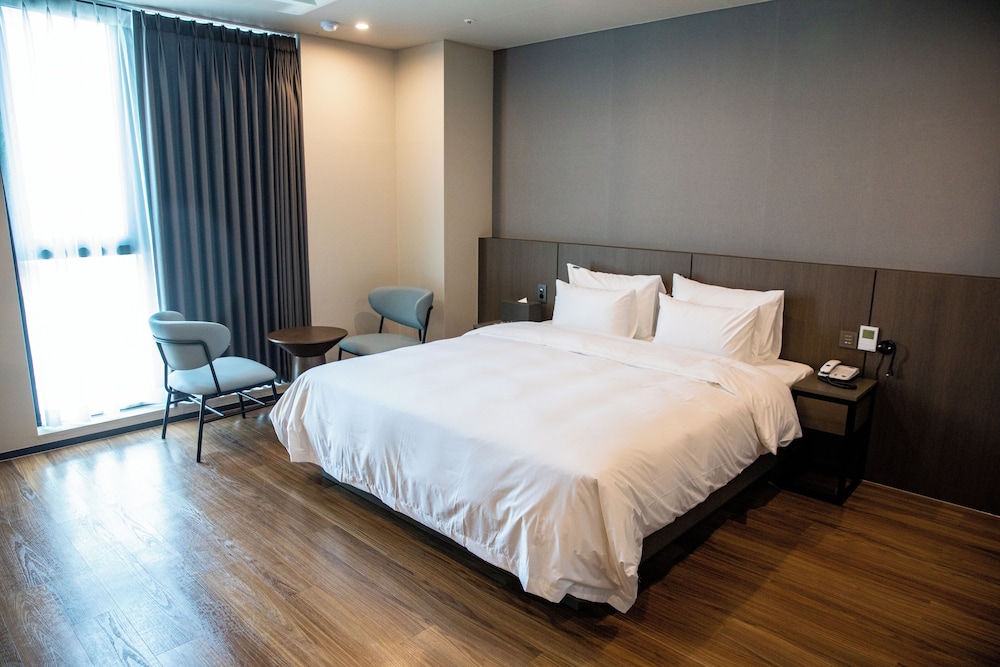 Executive Double Room, City View