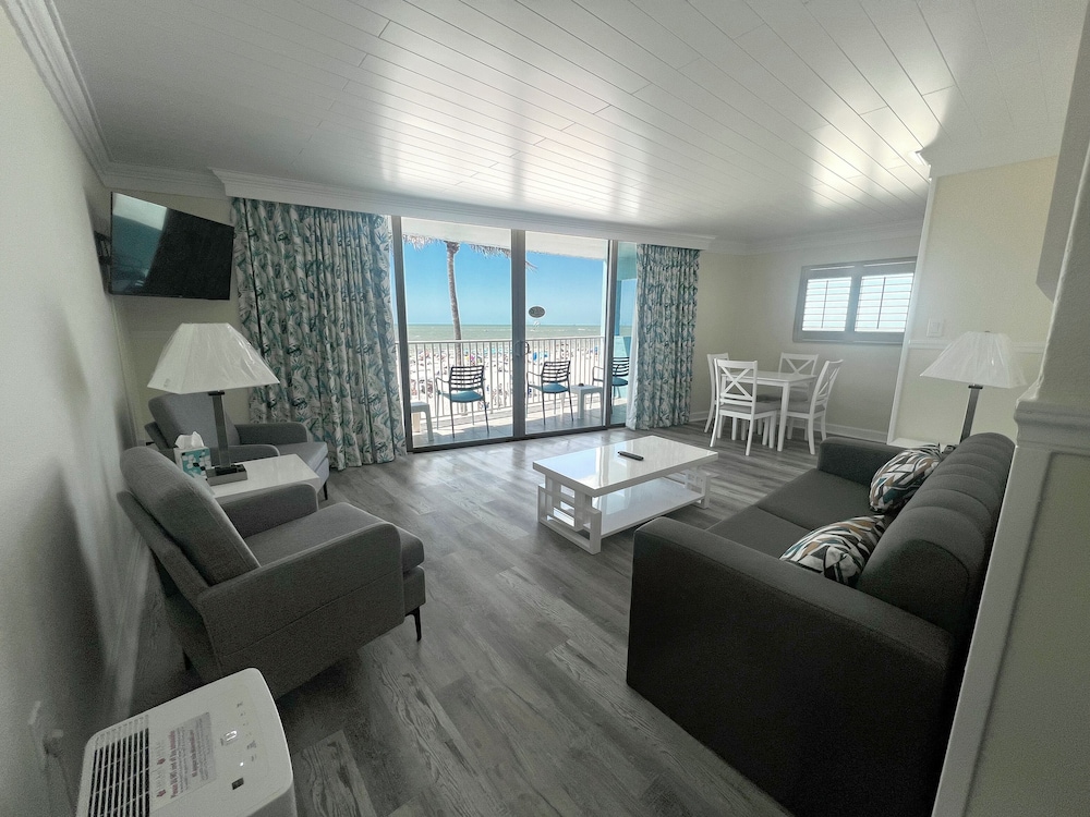 Suite with Two Doubles, Beachfront, Balcony