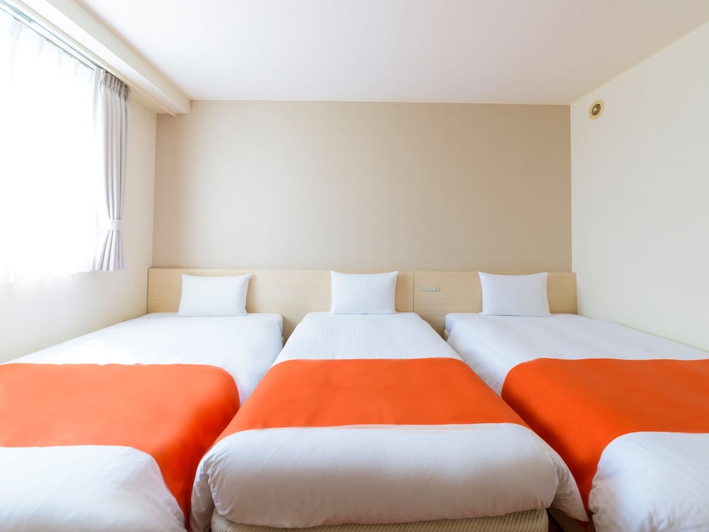 Family Twin Room, Smoking (2 semidouble beds and 1 extra bed) photo 3