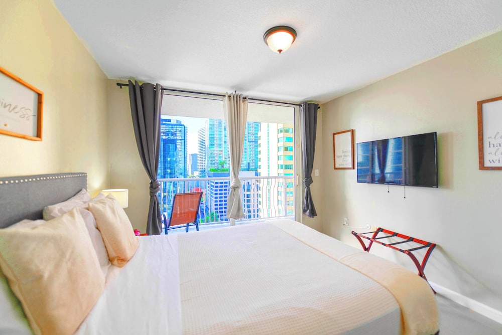 Luxury Condo, 3 Bedrooms, City View photo 3