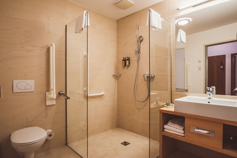 Superior Double Room (Lake View, German Twin Beds) - Photo 10