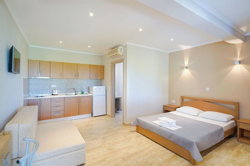 Classic Double Room, Partial Sea View