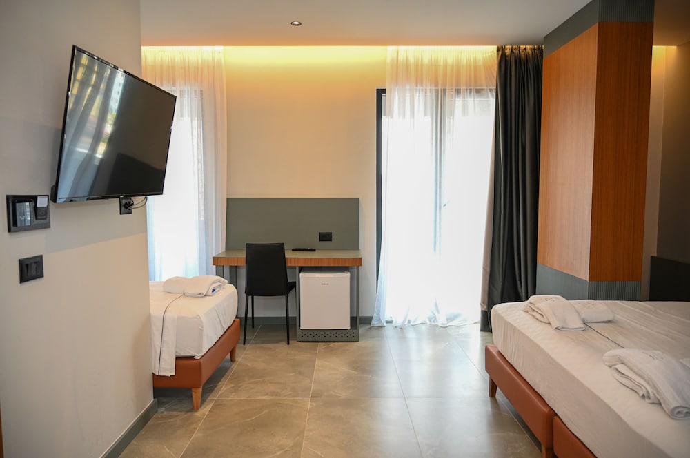 Superior Triple Room, Balcony, Sea View photo 3