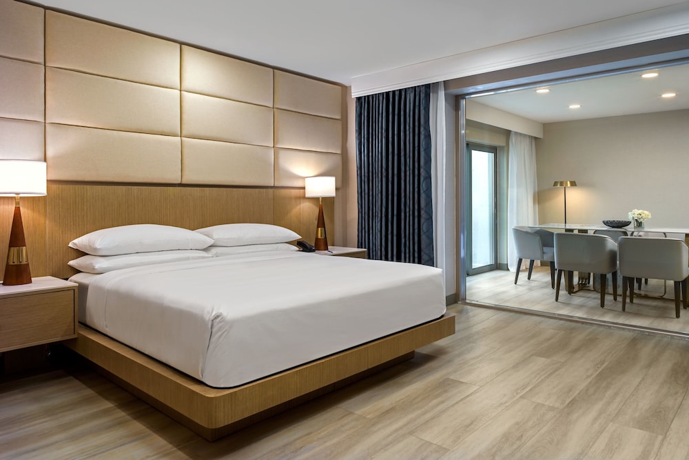 Signature Suite, 1 Bedroom - Photo 1