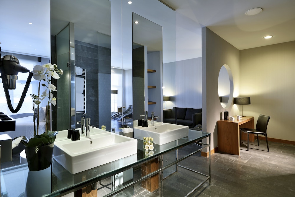 Suite - Photo 3