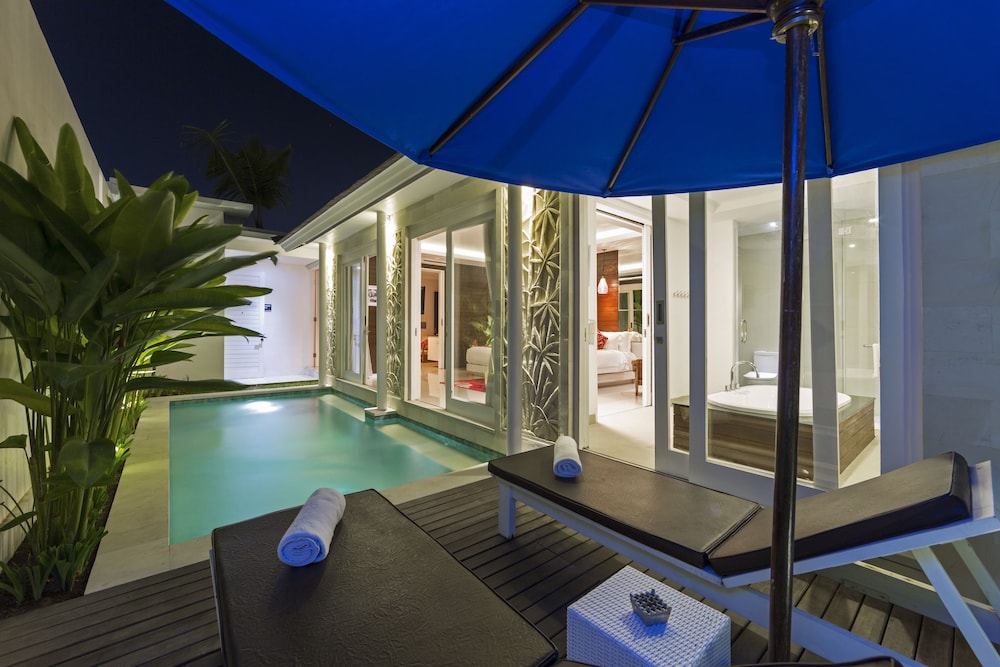 Stereo Pool Villa