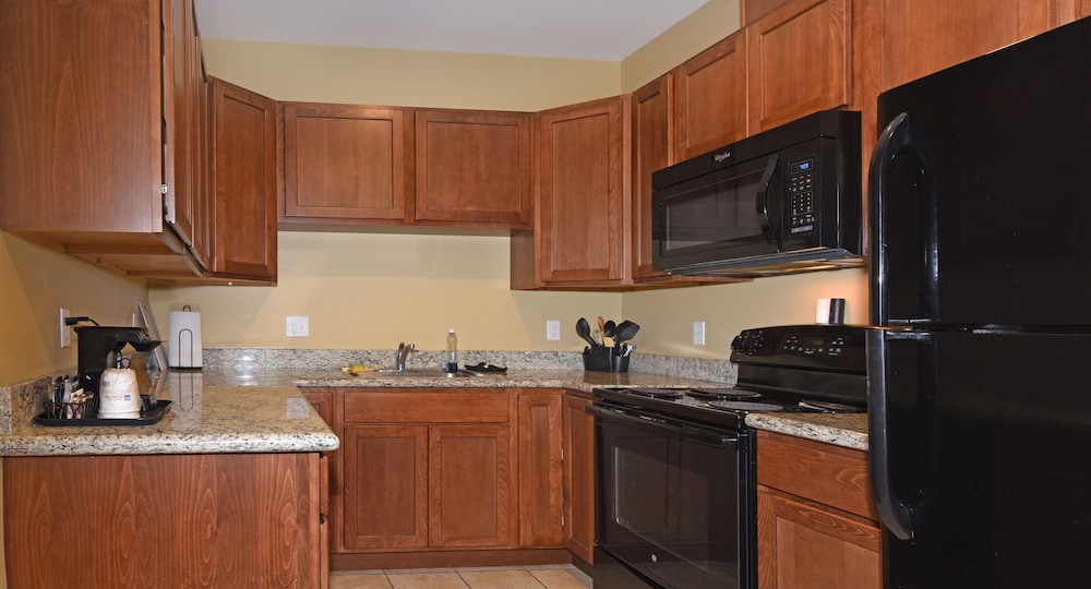 Suite, 1 King Bed, Accessible, Kitchen - Photo 3