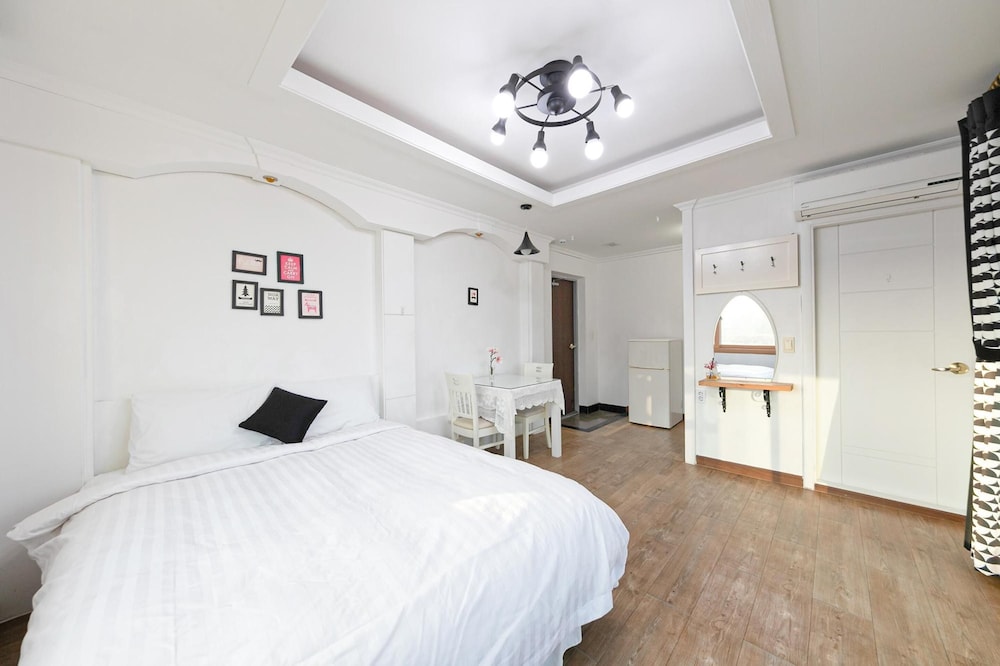 Basic Room, 1 Bedroom (Iris 304(Ocean View)) - Photo 9