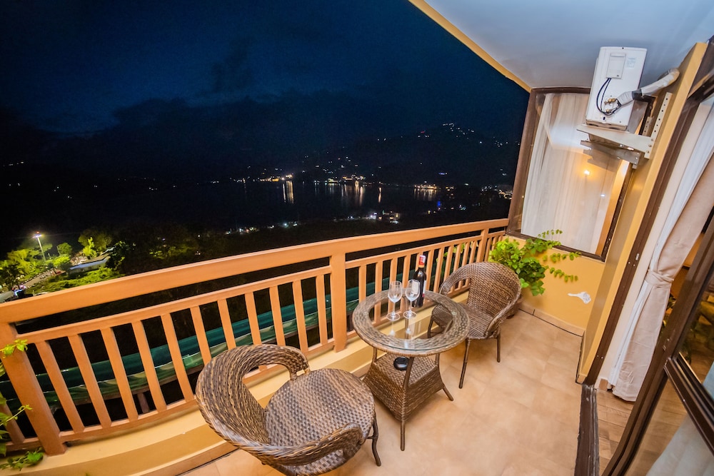 Standard Suite, Lake View - Photo 31