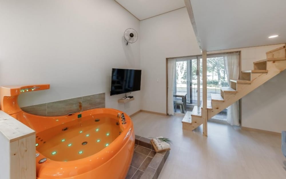 Room (203 (Jet Spa))