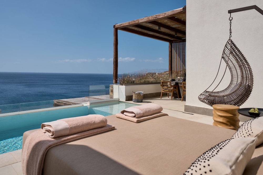 Panoramic Suite Chill Out Pool - Photo 11