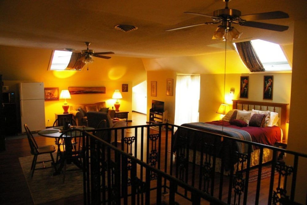 Standard Room, 2 Queen Beds, Non Smoking (Paris Suite) photo 2