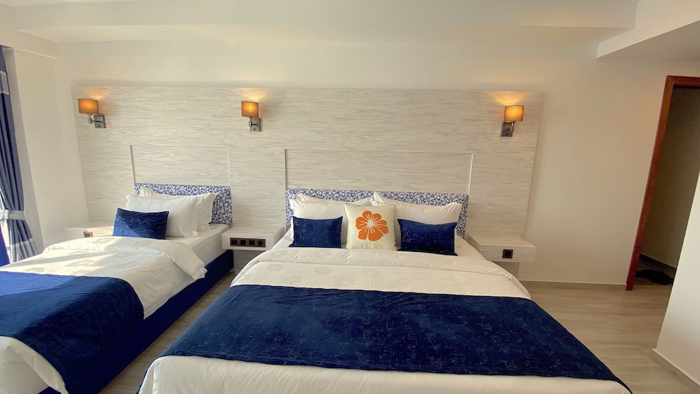 Deluxe Triple Room, Balcony, City View