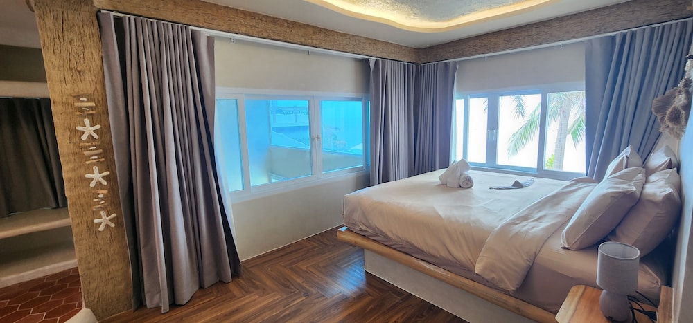 Family Villa, Ocean View, Poolside