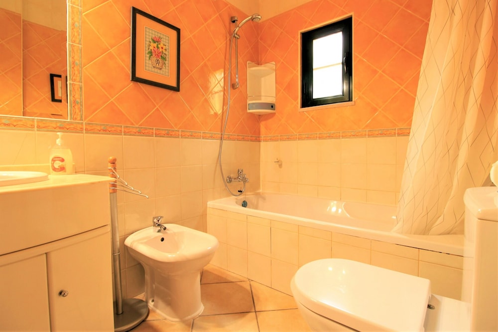 Apartment, 2 Bedrooms, Pool Access photo 3