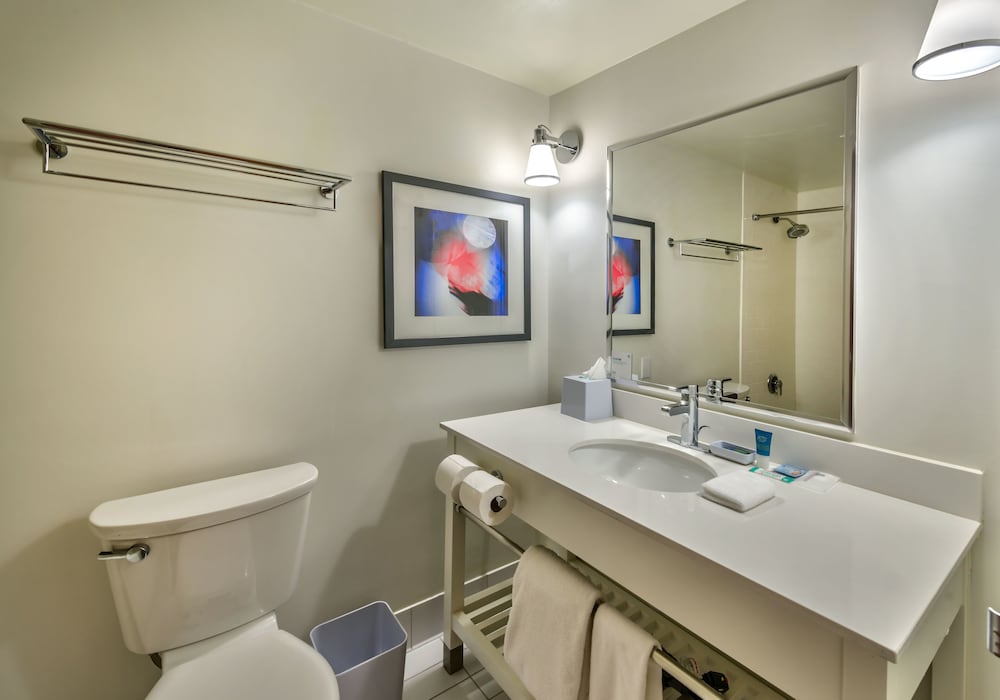 Room, 2 Queen Beds, Sea View - Photo 6
