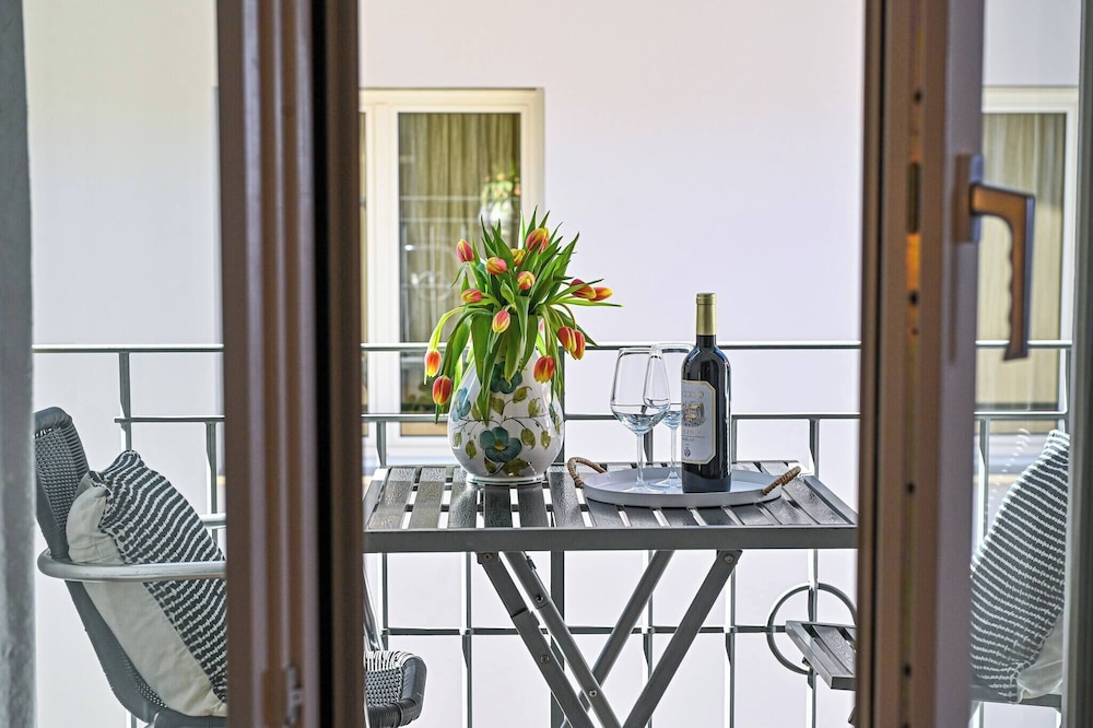 Apartment, 1 Bedroom, Smoking, Balcony