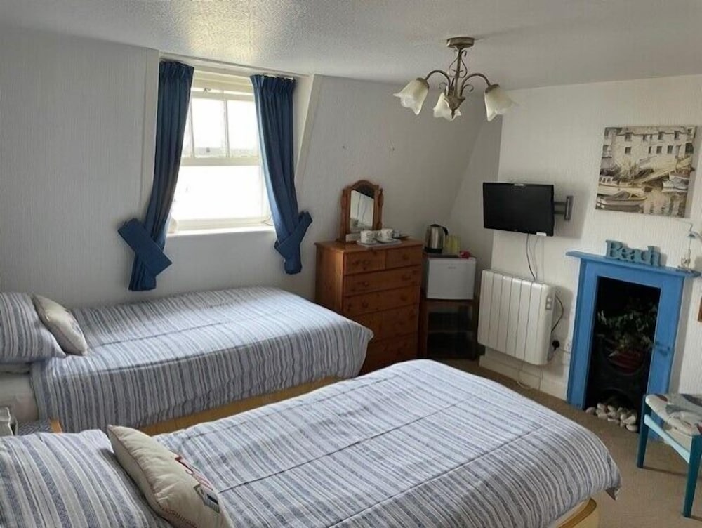 Twin Room, Ensuite (Room 9, 3rd Floor)