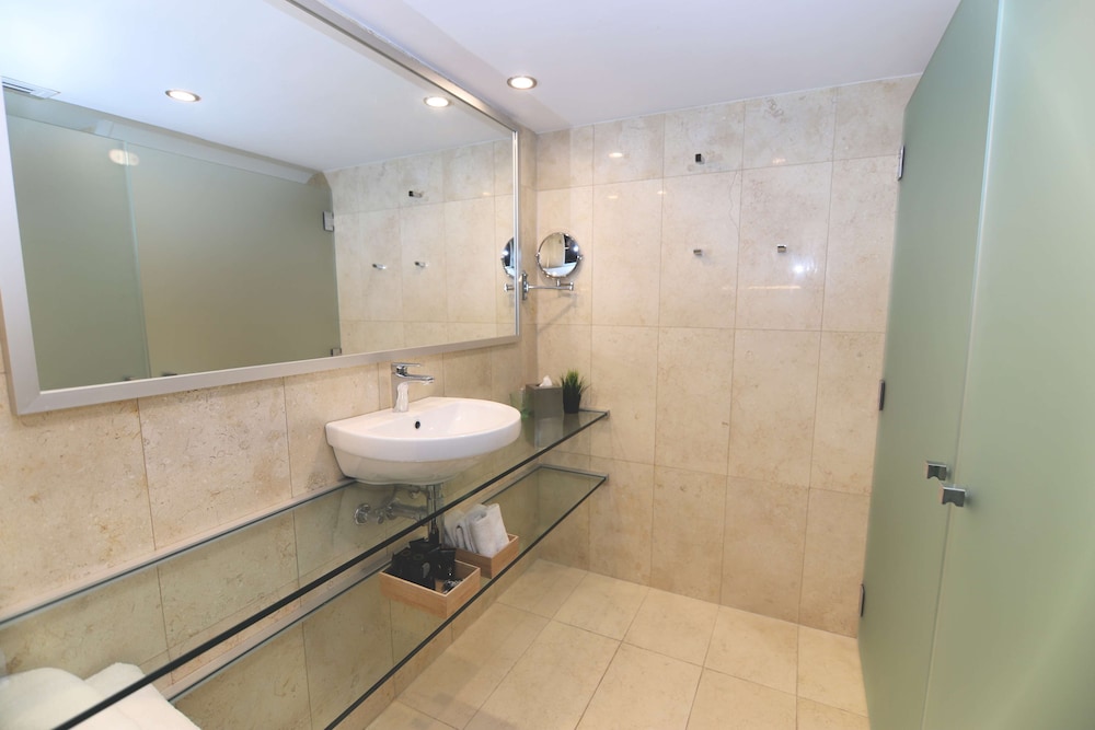 Economy House, Multiple Beds, Kitchen, Ground Floor photo 3