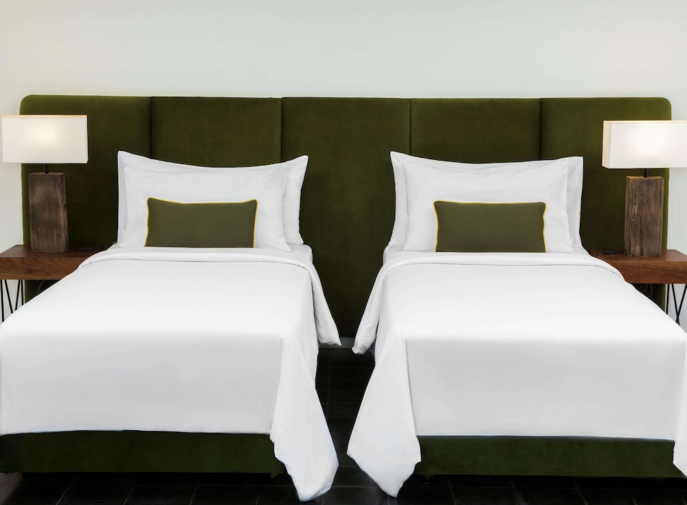 Deluxe Double or Twin Room, Balcony, Pool View photo 2
