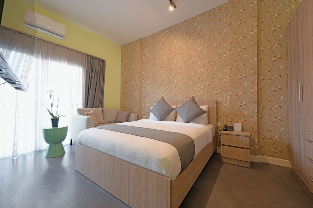 Deluxe Room, Balcony photo 1