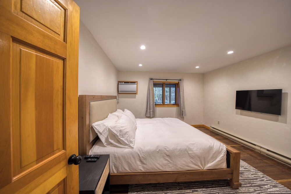 Luxury Suite, 1 King Bed with Sofa bed, Kitchen photo 3