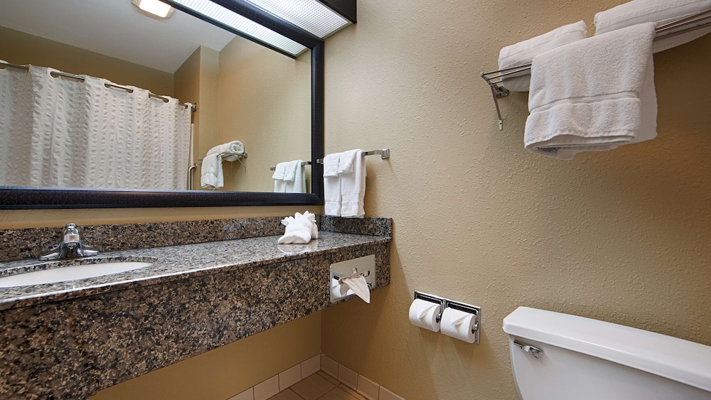 Standard Double Room, Multiple Beds, Non Smoking, Refrigerator & Microwave - Photo 3