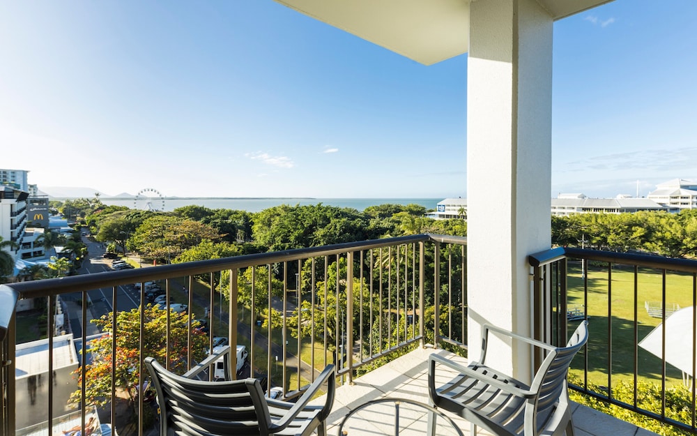 Superior King Balcony Suite thumbnail 6