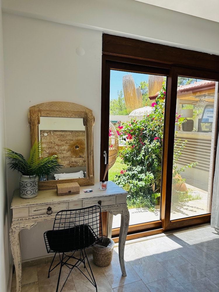 Standard Room, 1 Queen Bed, Garden View photo 1