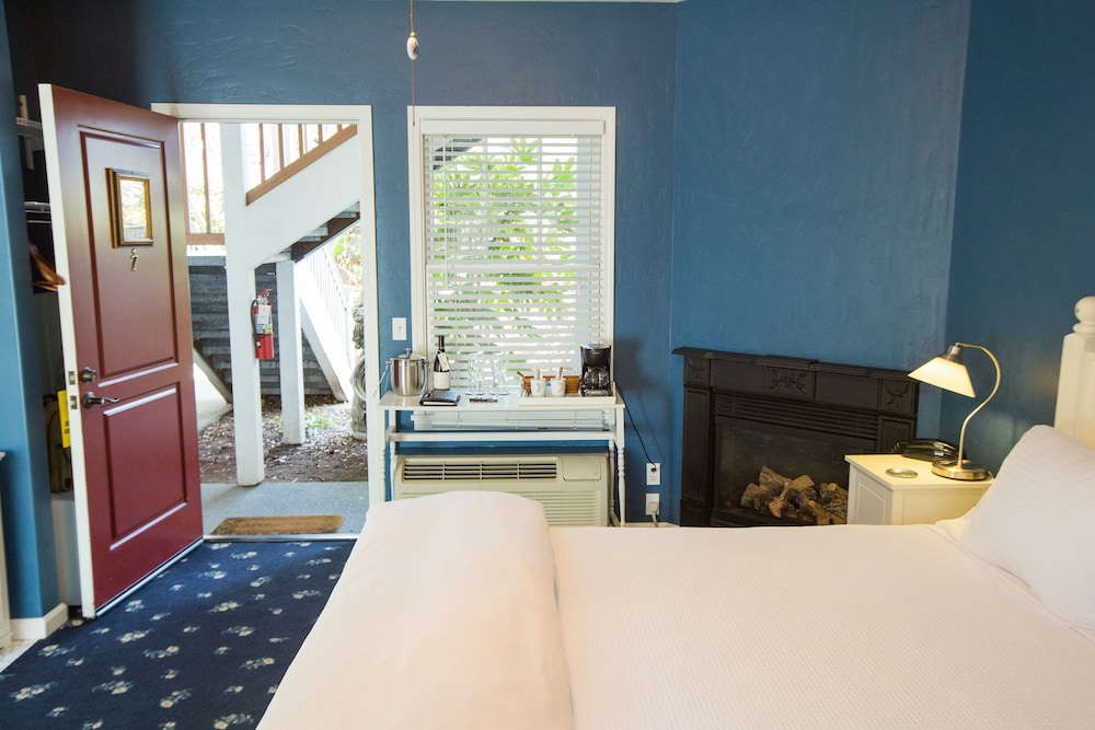 Premium Room, 1 King Bed, Non Smoking photo 1