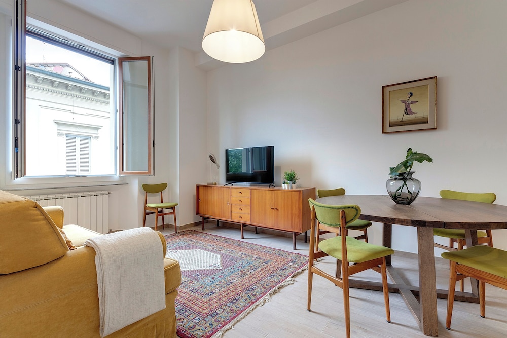 Apartment photo 1
