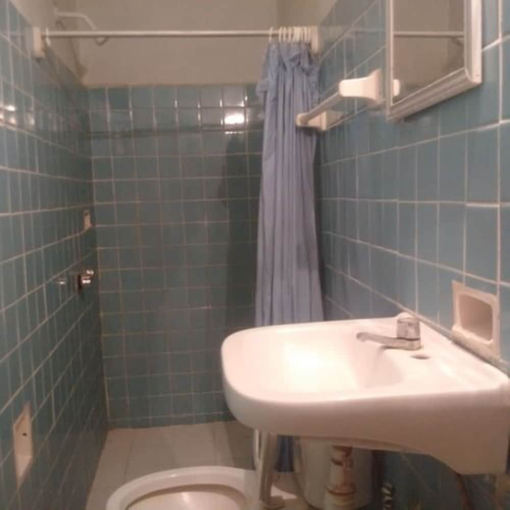 Basic Room, 1 Queen Bed (A/C) photo 2