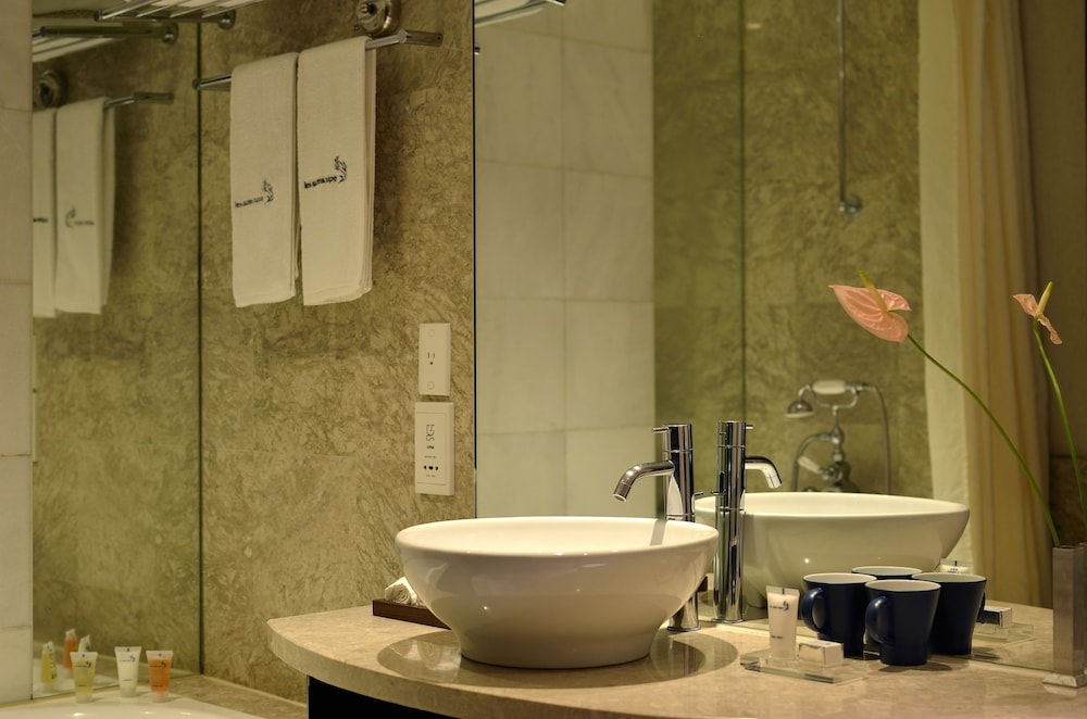 Classic Suite (Washlet equipped) thumbnail 5