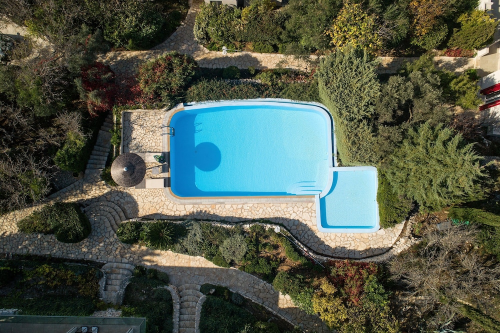 Residence with Private Heated Pool photo 2