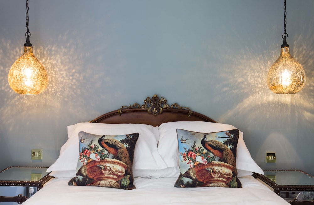 Basic Double Room, 1 King Bed photo 2