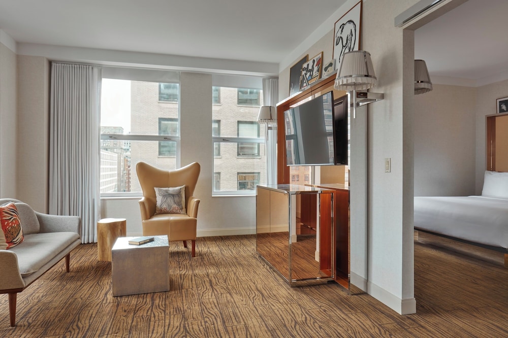 Deluxe Suite, Balcony