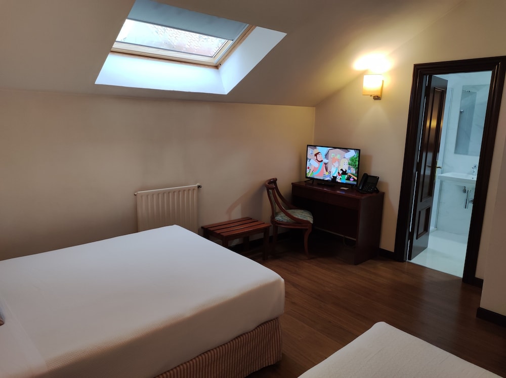 Standard Triple Room - Photo 12