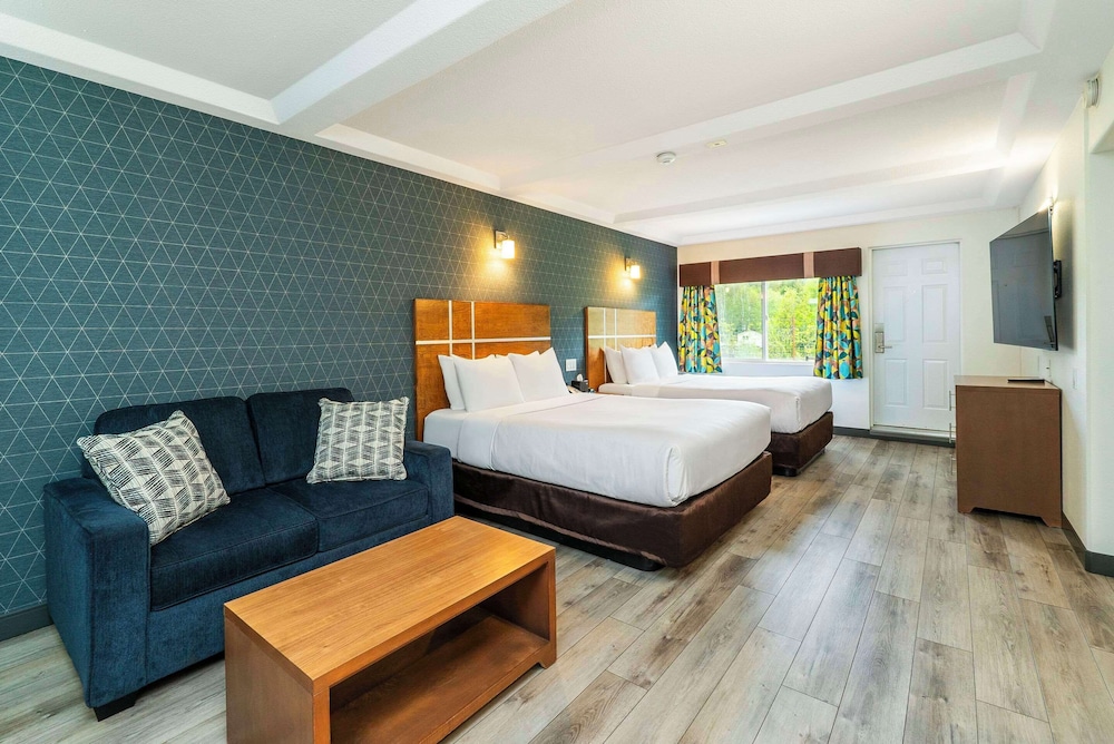 Room, 2 Queen Beds, Non Smoking photo 1
