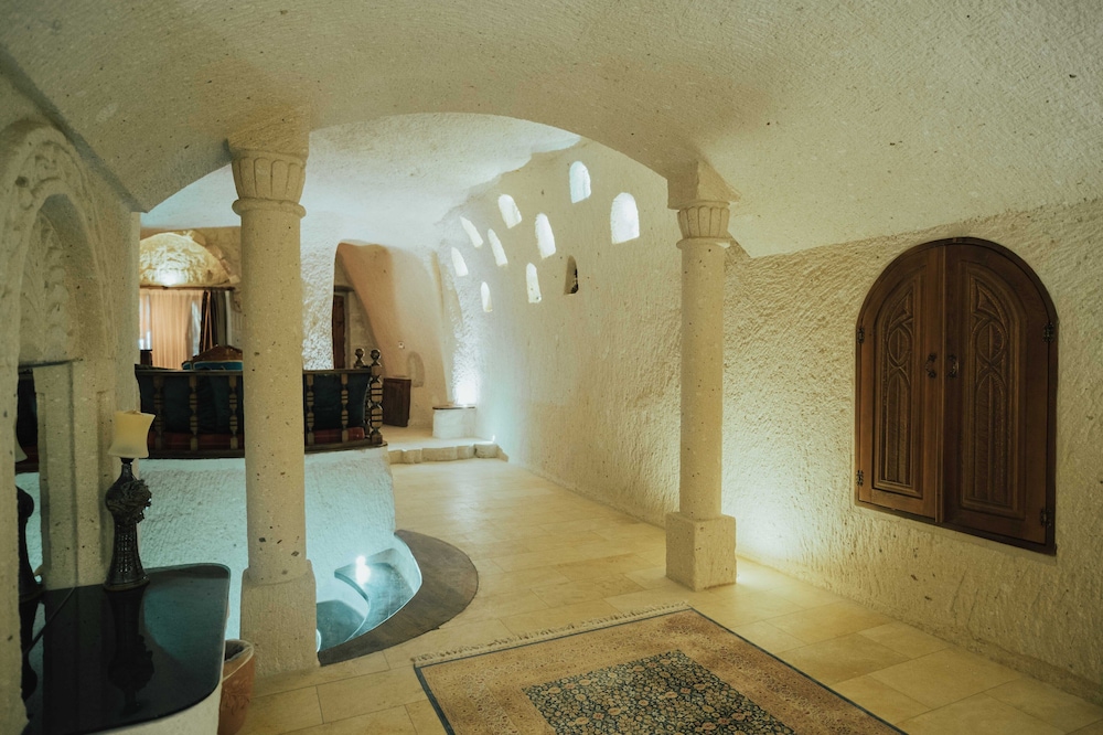 King Cave Suite with Stone Bathtub - Photo 12