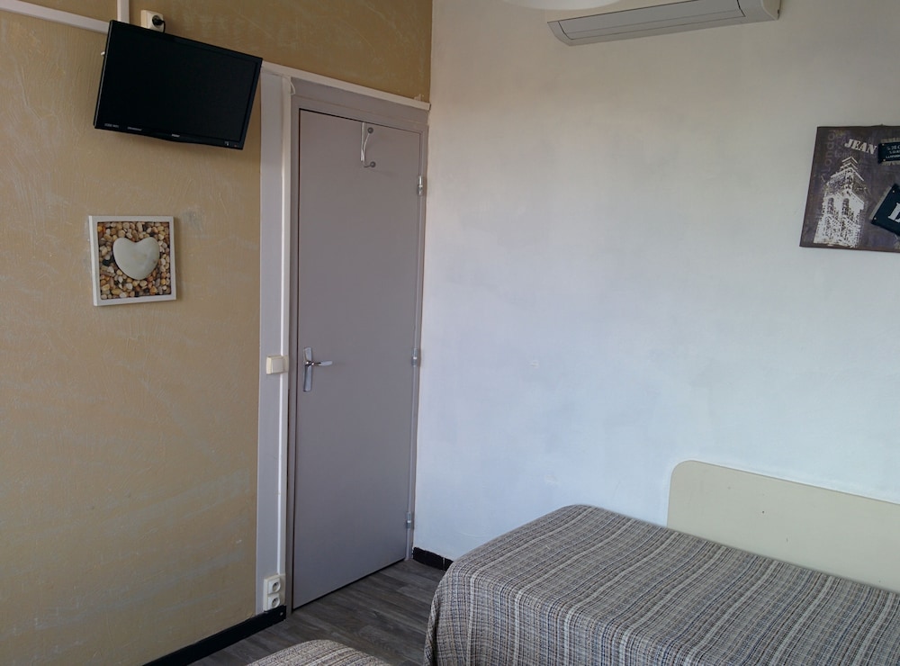 Twin Room - Photo 6