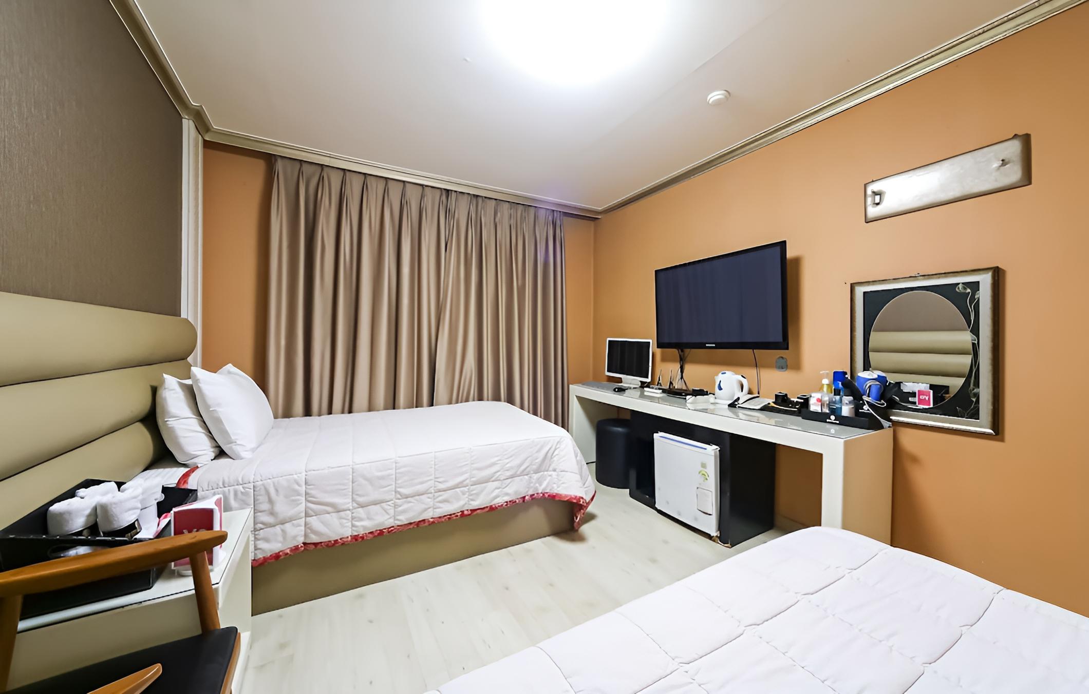 Room (Twin) photo 2