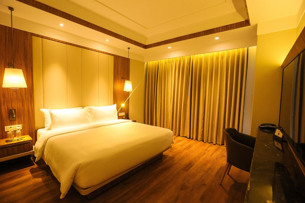 Suite, 1 Bedroom - Photo 6