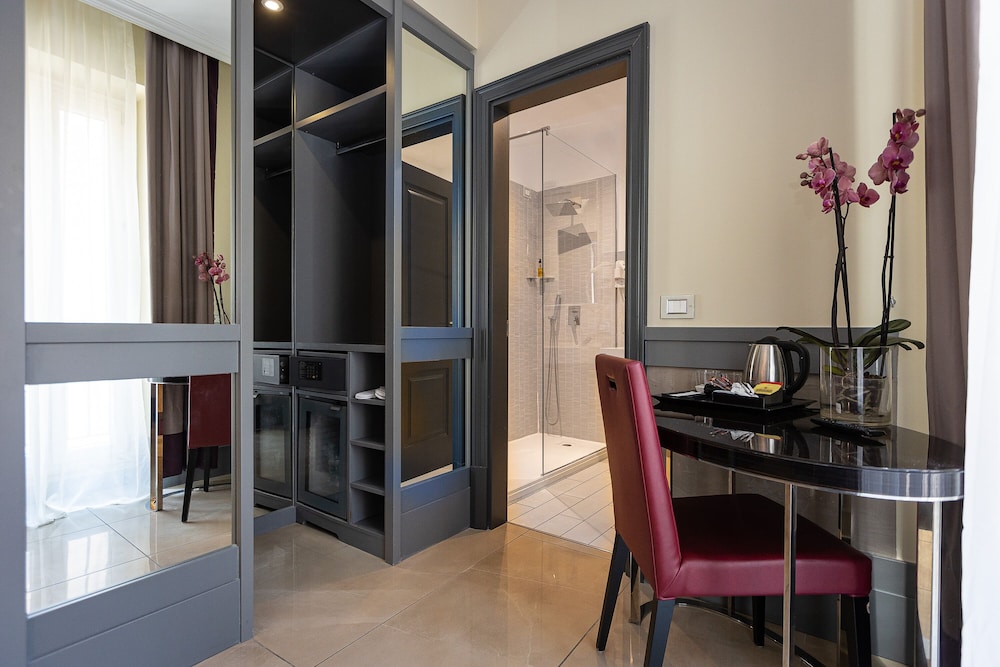 Traditional Double or Twin Room - Photo 6