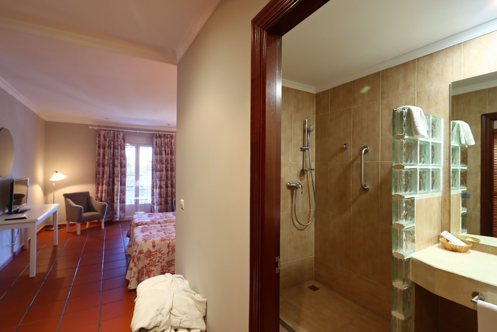 Single Room, 2 Twin Beds photo 2