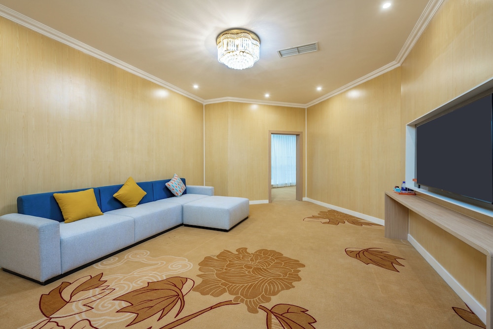Suite, 1 Bedroom - Photo 5