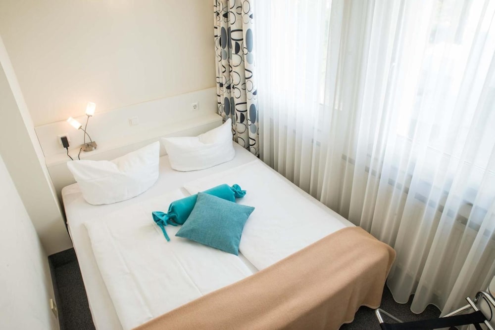 Basic Double Room Single Use photo 2