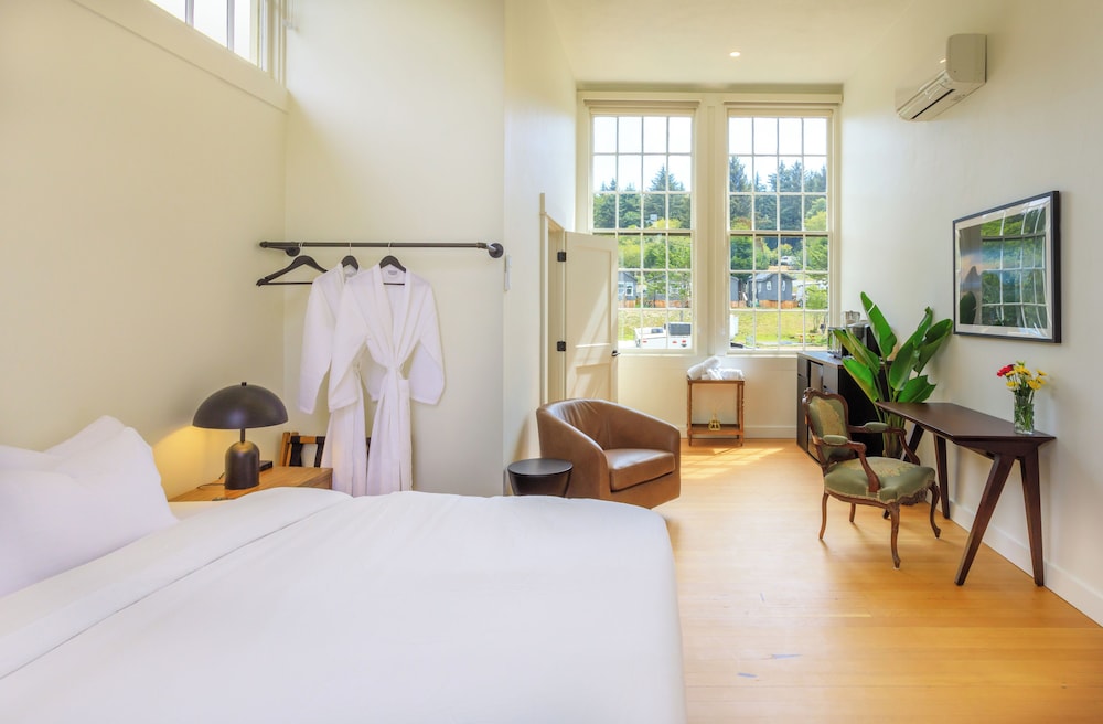 Deluxe Single Room, Partial Ocean View